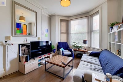 Flat Wakeman Road in Greater London