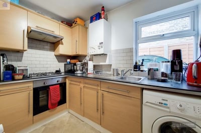 Flat Wakeman Road in Greater London
