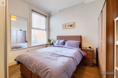 Flat Wakeman Road in Greater London