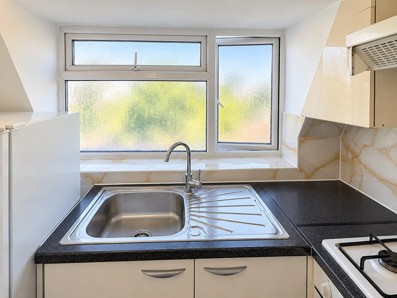 Room Ellerdine Road in Greater London