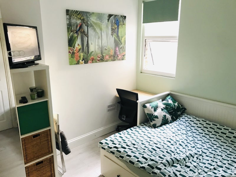 Room St. Saviour's Road in Greater London