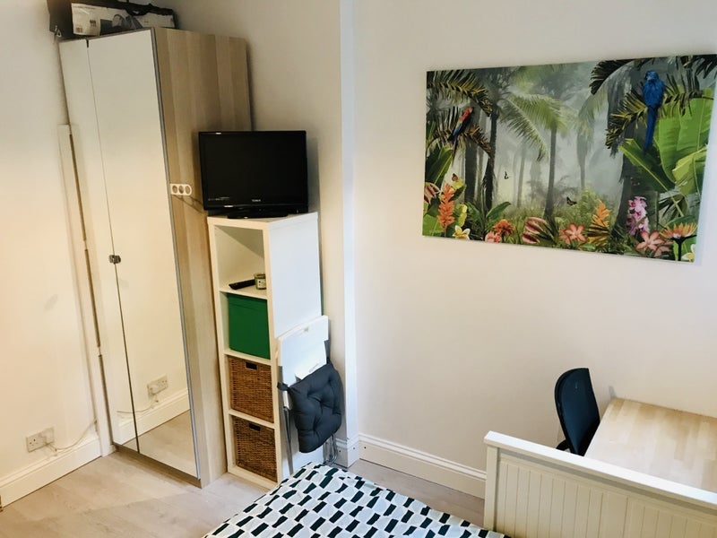 Room St. Saviour's Road in Greater London