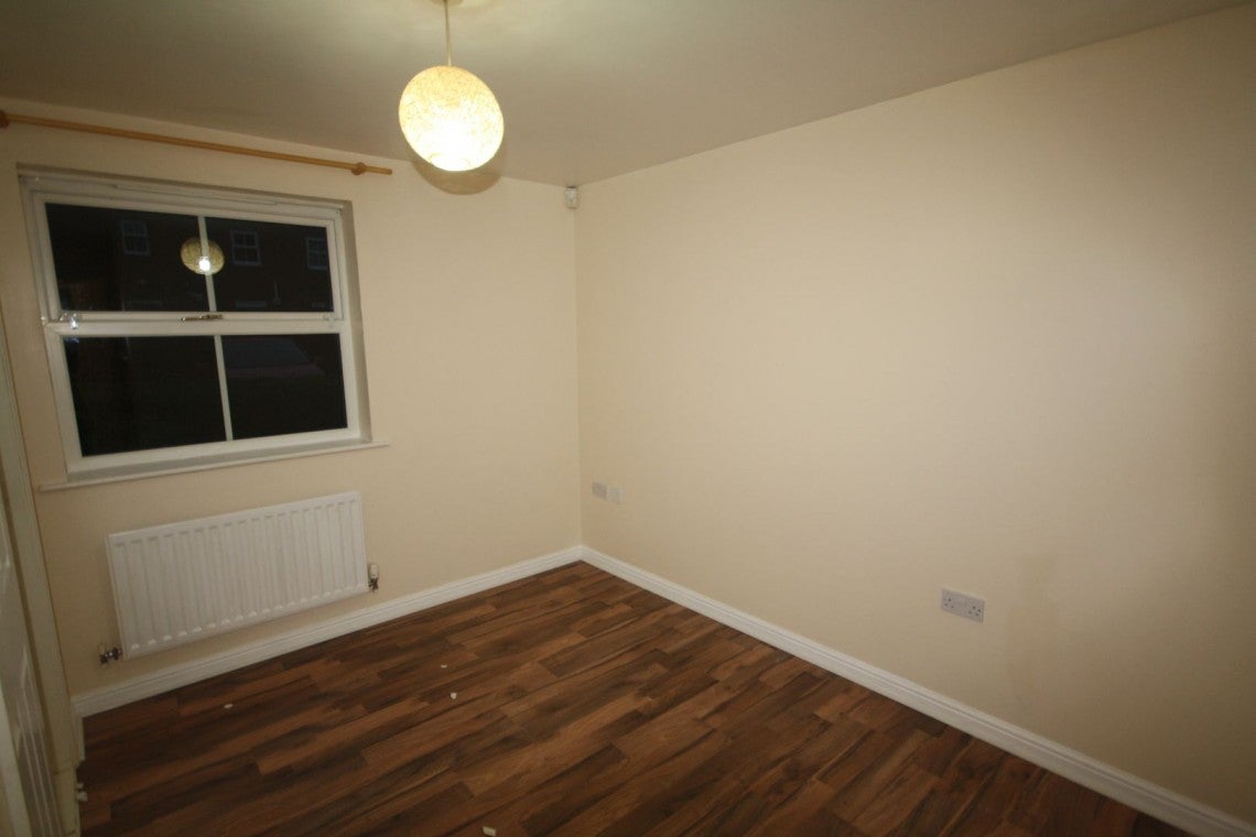 Flat Shaw Gardens in Slough
