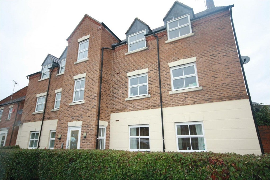 Flat Shaw Gardens in Slough
