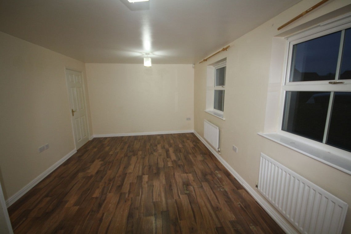 Flat Shaw Gardens in Slough