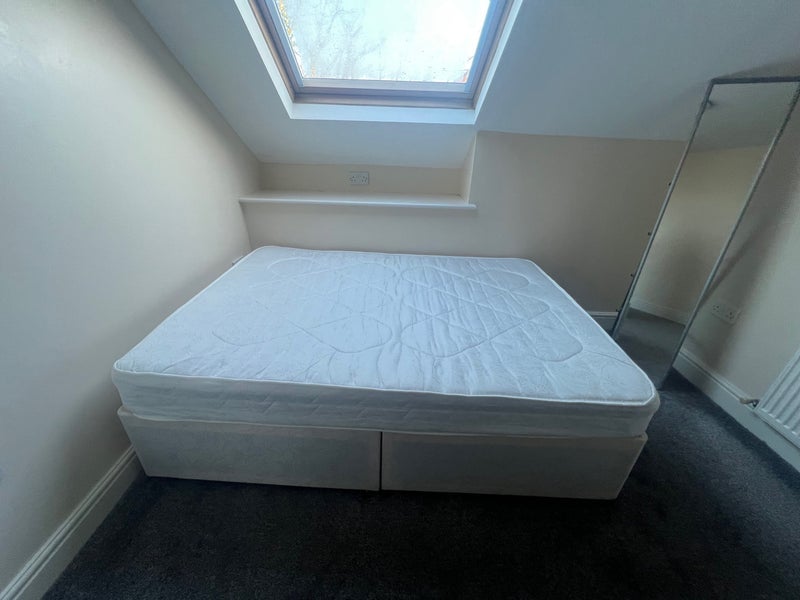 Room Wilmslow Road in Manchester