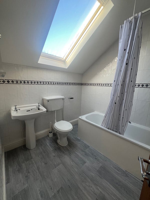 Room Wilmslow Road in Manchester