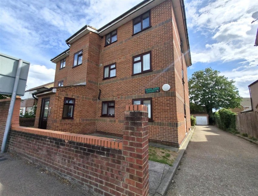 Flat Mayplace Road East in Greater London