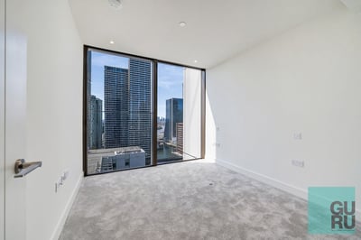 Flat South Quay Plaza in Greater London