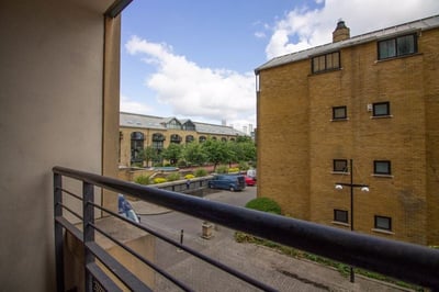 Flat Bank Street in Greater London