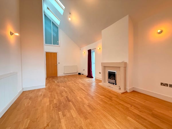 Flat Holmefield Road in Liverpool