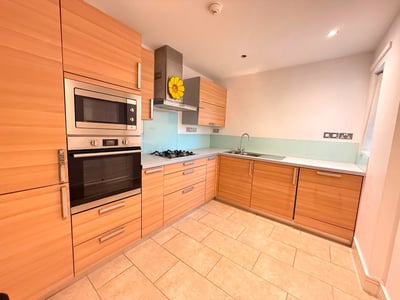 Flat Holmefield Road in Liverpool