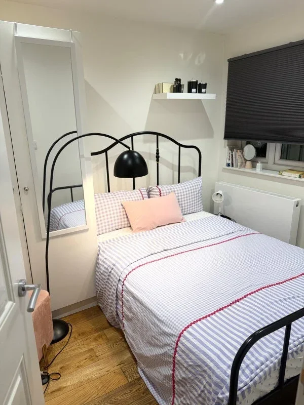 Room Elmar Road in Greater London