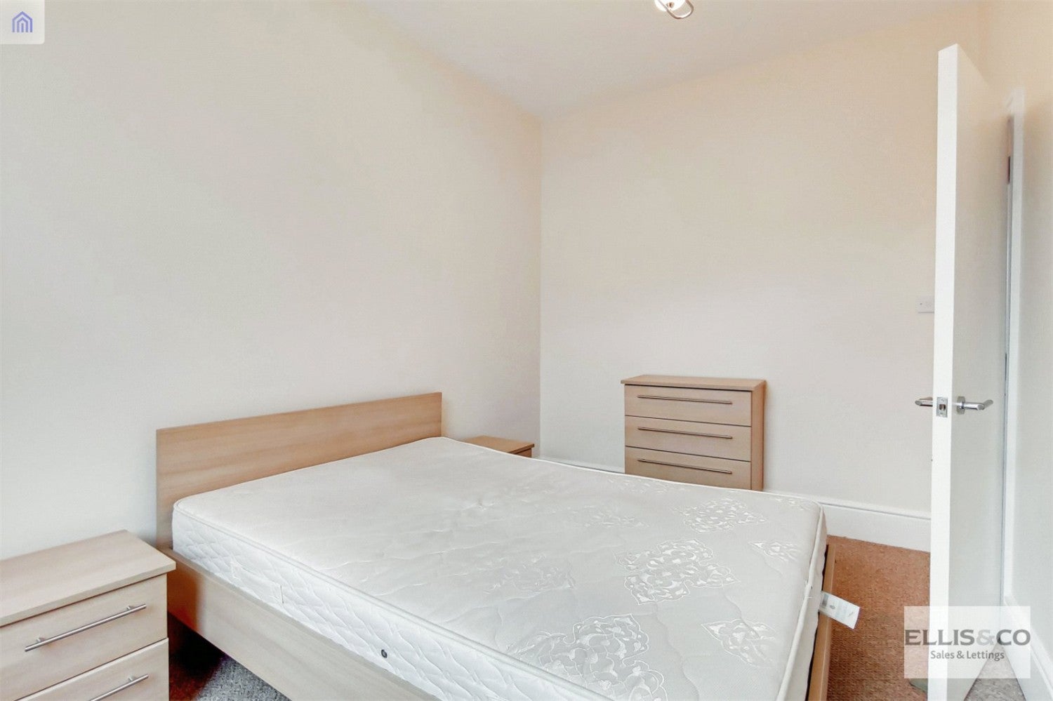 Flat Chichele Road in Greater London