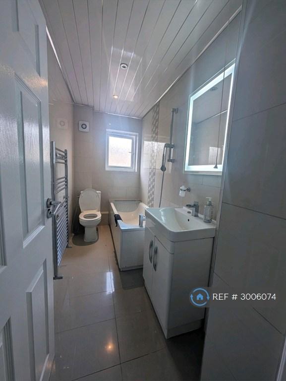 Room Celtic Street in Greater London