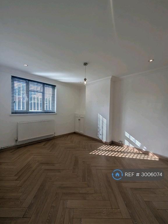 Room Celtic Street in Greater London
