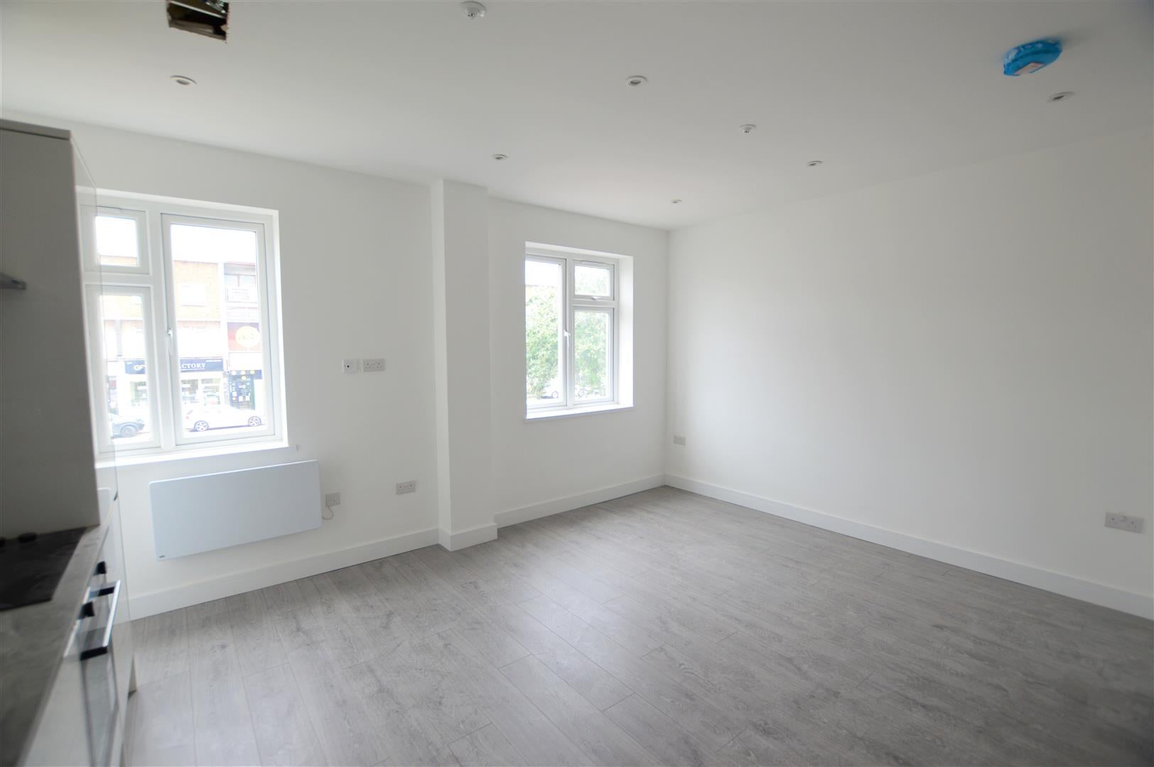 Flat Farnburn Avenue in Slough