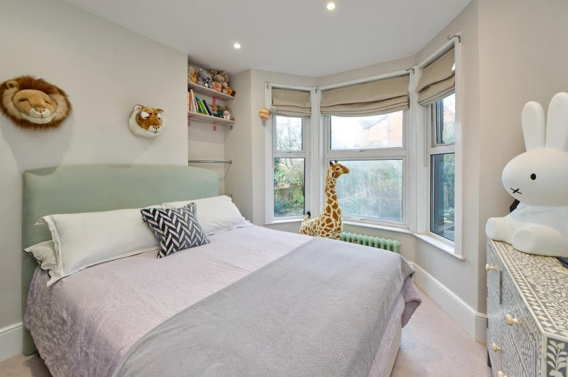 Room St Quintin Avenue in Greater London