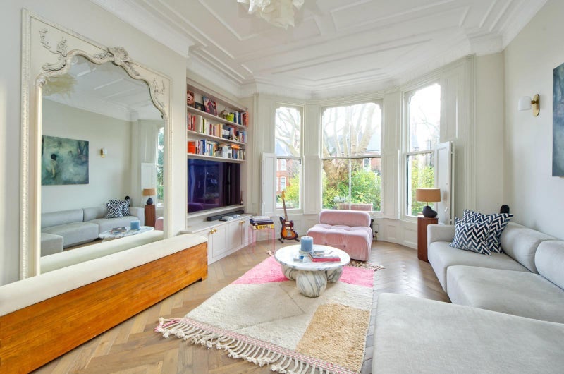 Room St Quintin Avenue in Greater London