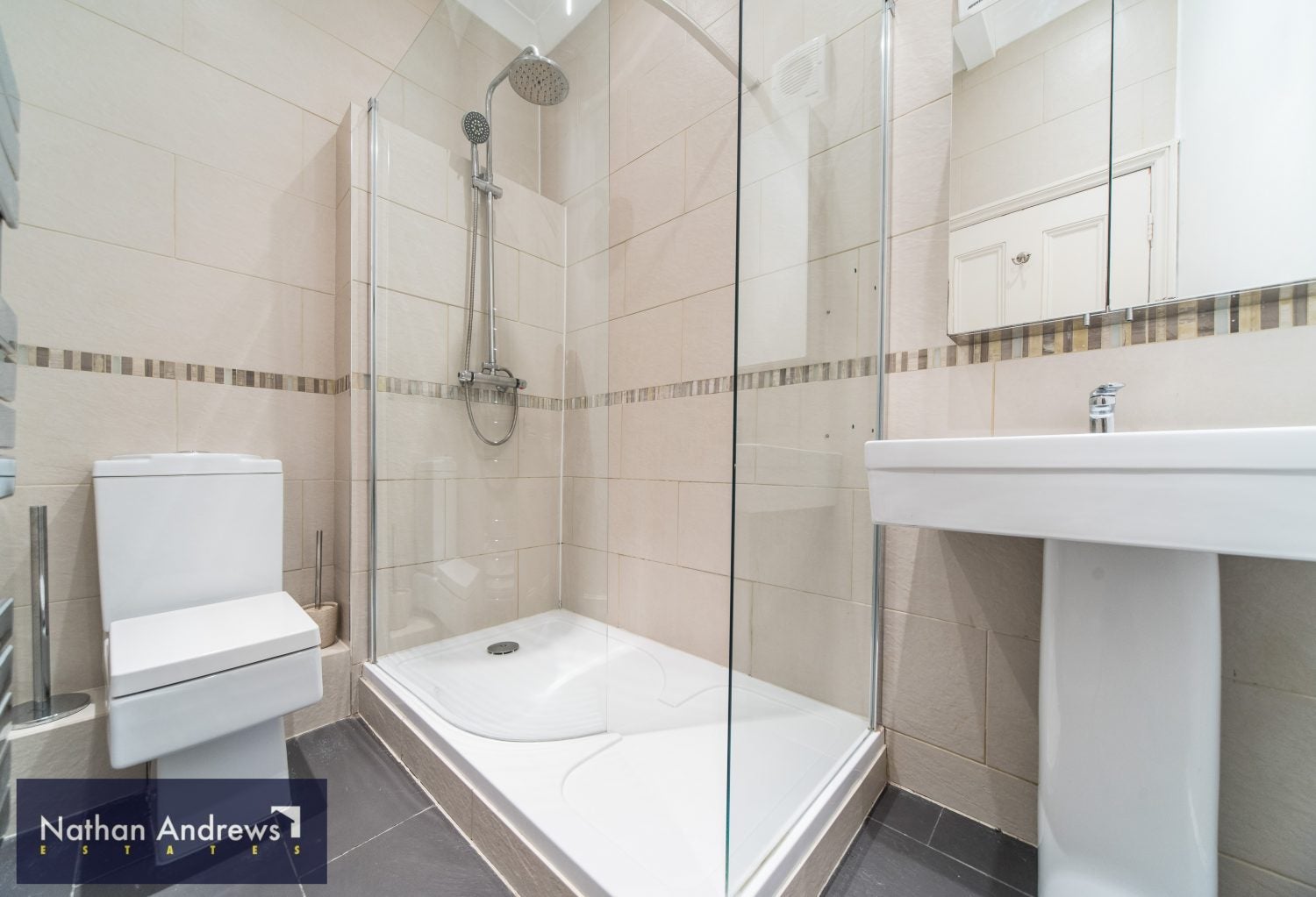 Flat St Quintin Avenue in London