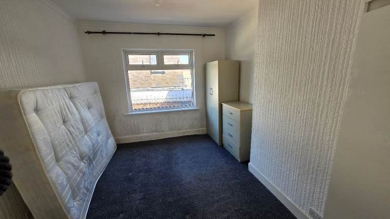 Flat Collier Row Road in Greater London