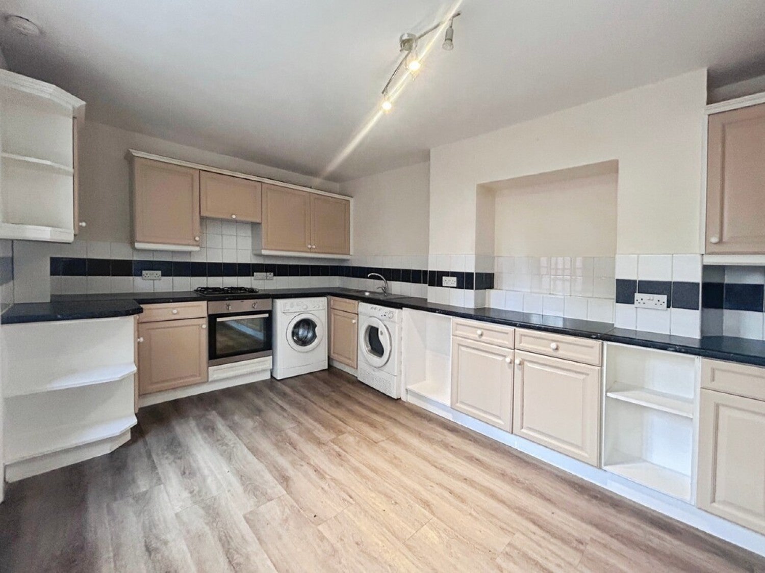 Flat Portman Road in Bournemouth