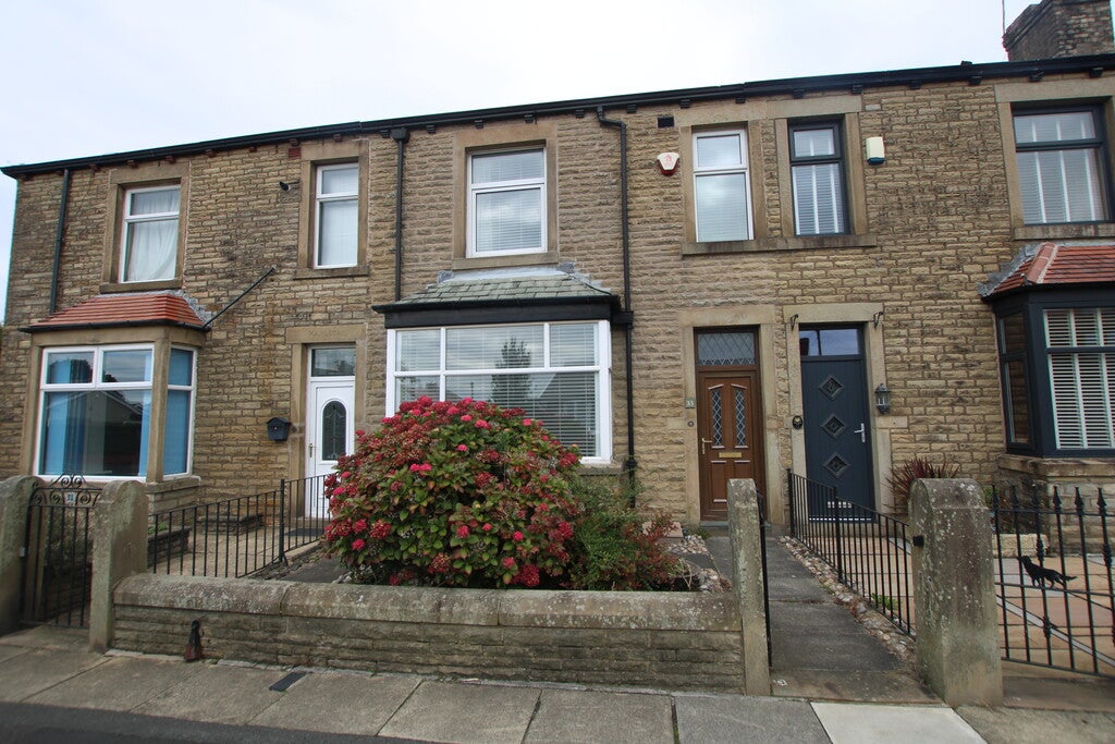Room Moss Hall Road in Hyndburn