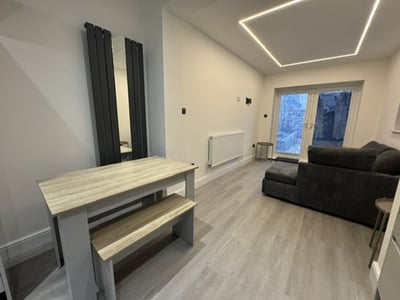 Room Glenroy Street in Cardiff