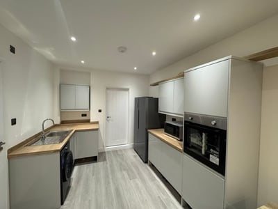 Room Glenroy Street in Cardiff