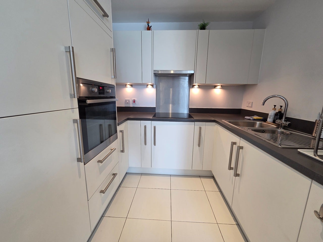 Flat Bessemer Place in Greater London