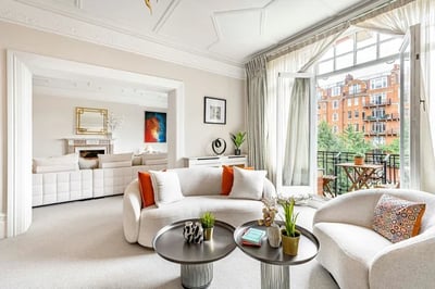 Flat Oakwood Court in Greater London