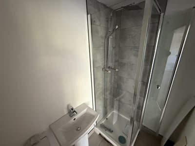 Room Compton Road in Wolverhampton
