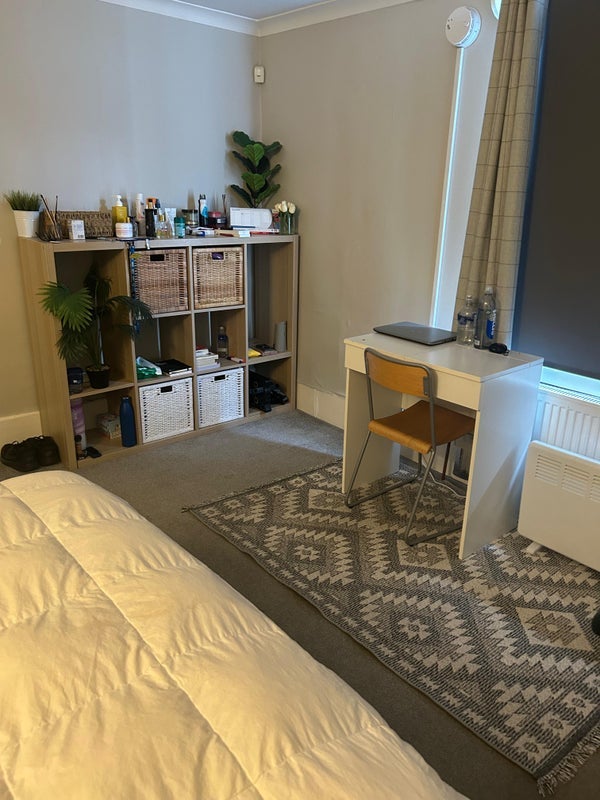 Room High Street in Greater London