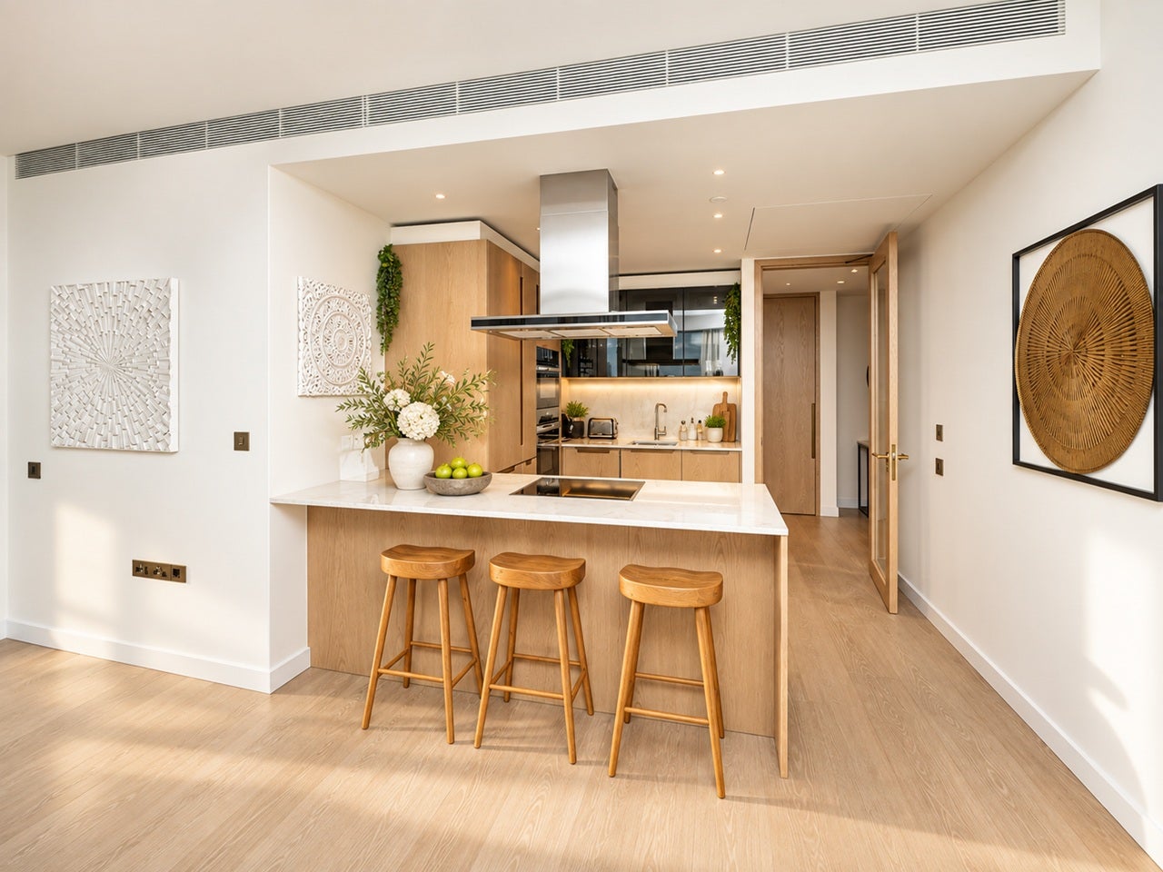 Flat Nine Elms Lane in Greater London