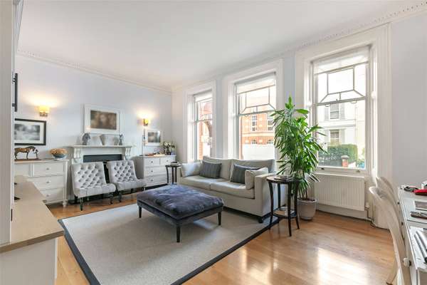 Flat Wynnstay Gardens in Greater London