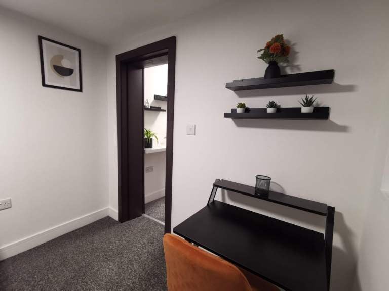 Flat Belmont Road in Luton