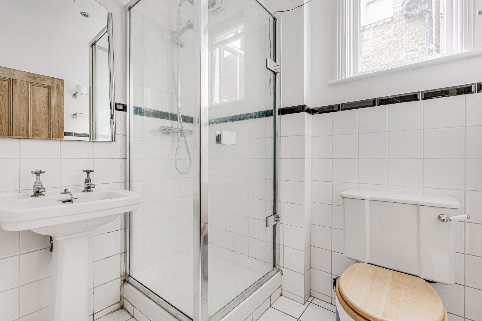 House Broomwood Road in Greater London