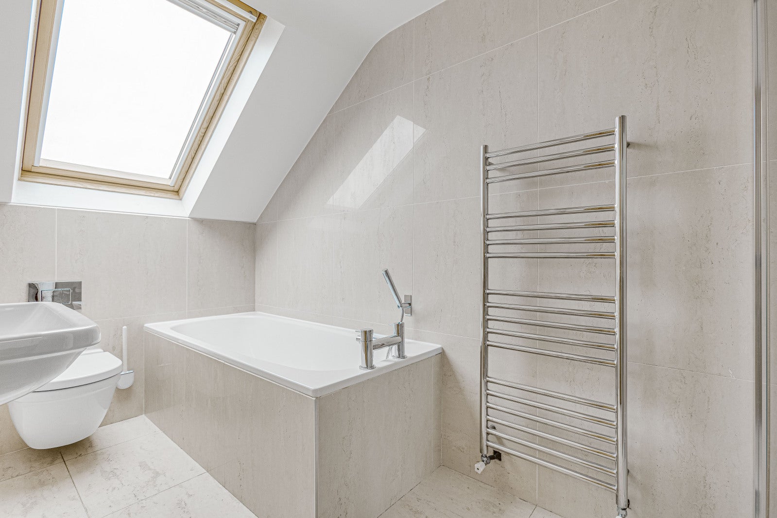 House Broomwood Road in Greater London