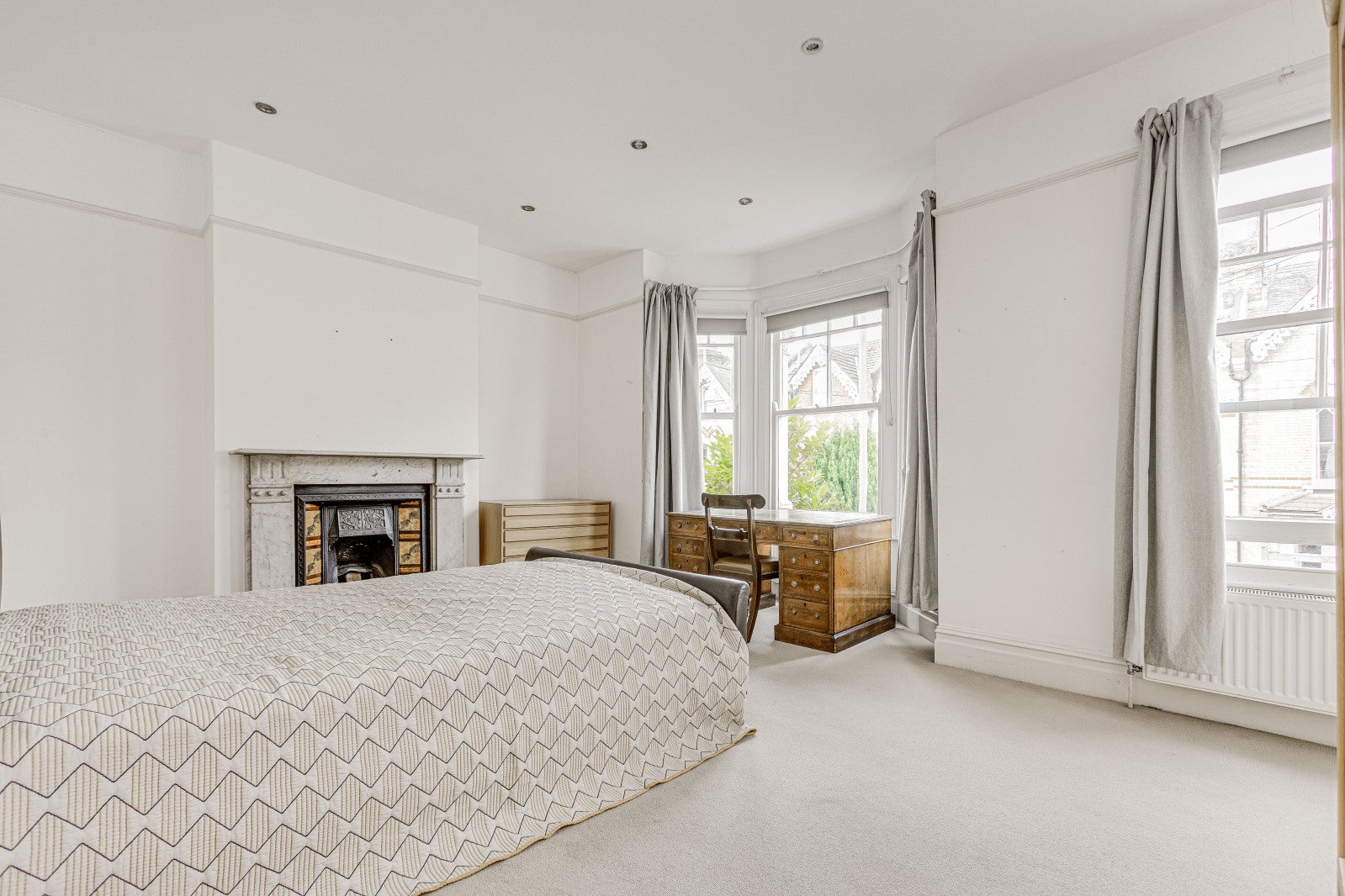 House Broomwood Road in Greater London
