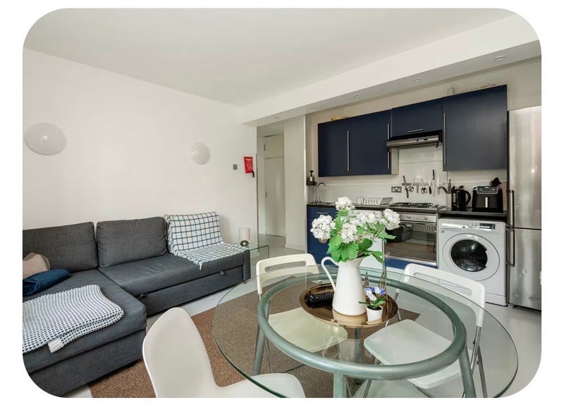 Room Crossford Street in Greater London
