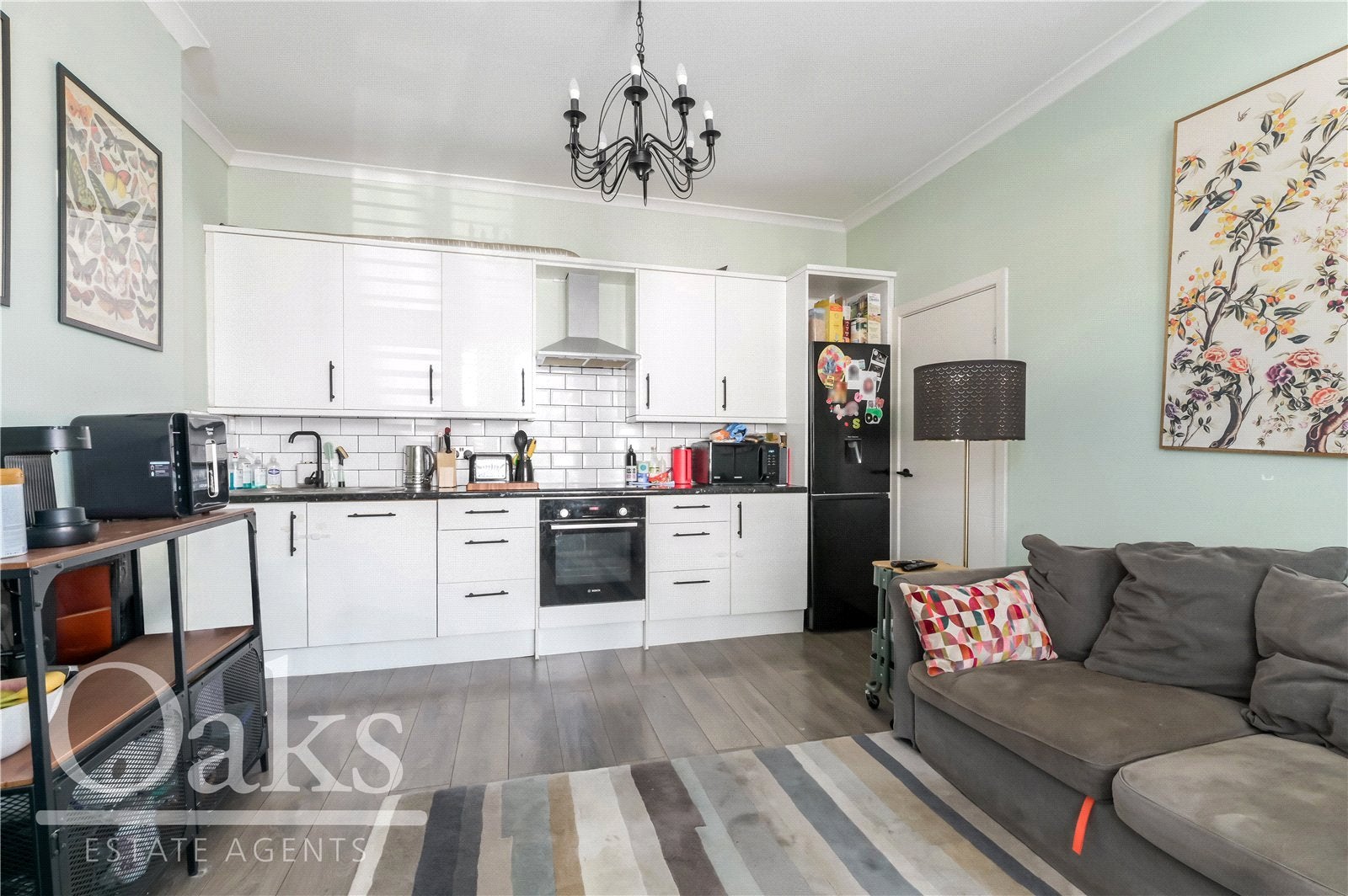 Flat Melrose Avenue in Greater London