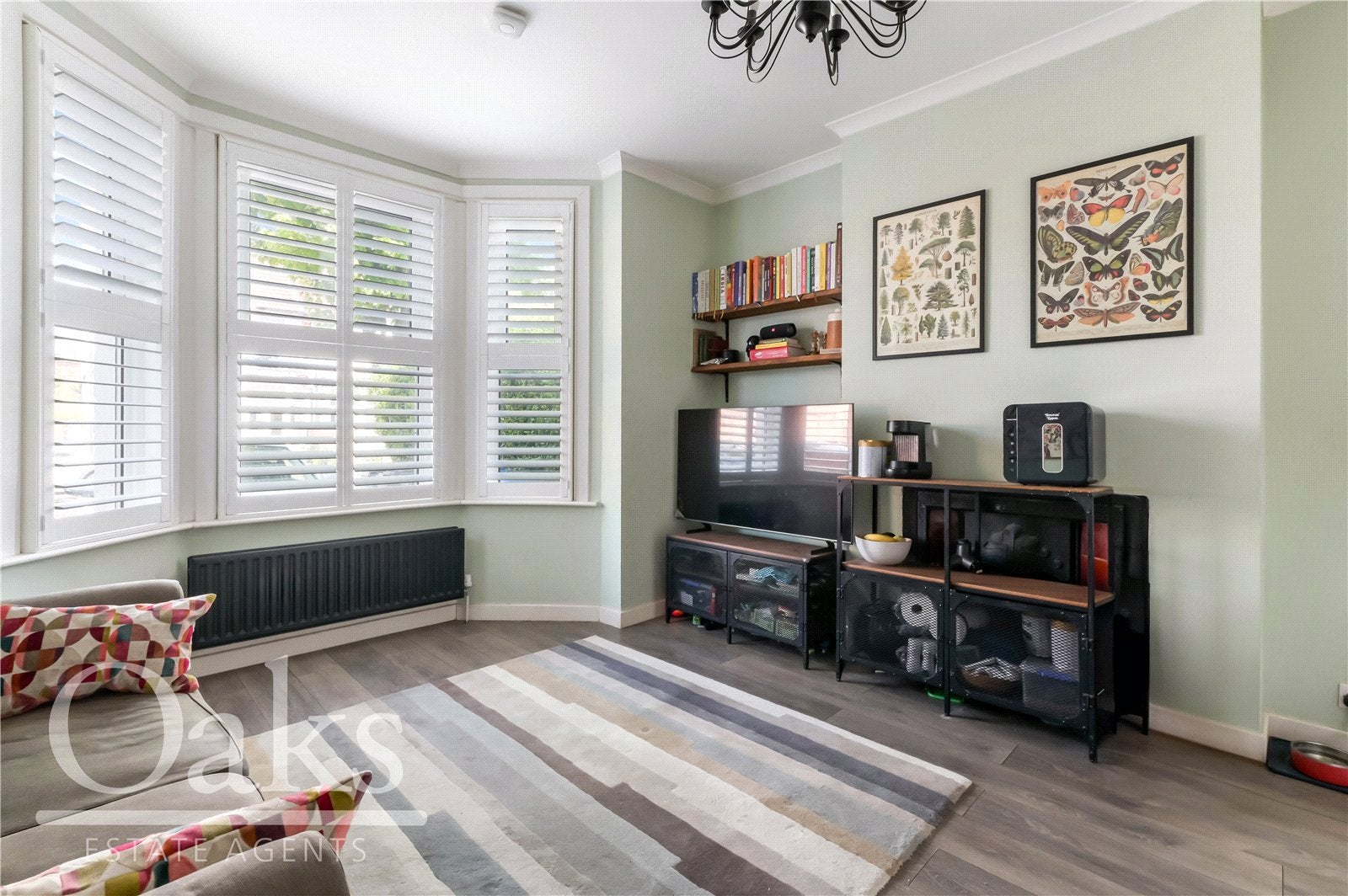 Flat Melrose Avenue in Greater London