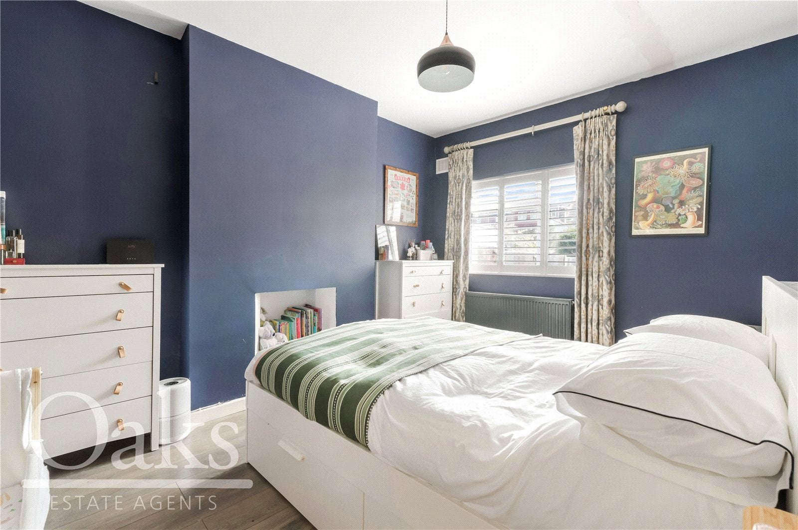 Flat Melrose Avenue in Greater London
