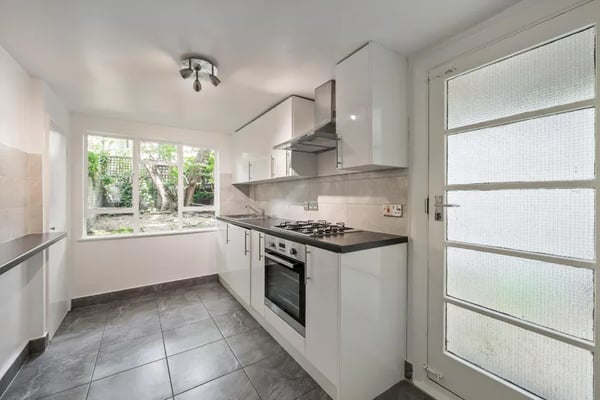Flat Falmouth Road in Greater London