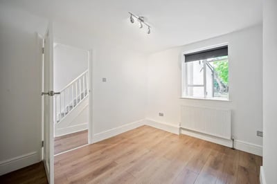 Flat Falmouth Road in Greater London