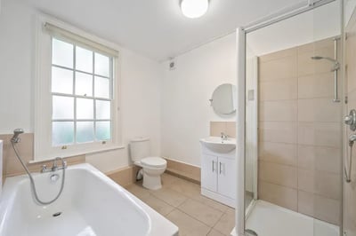 Flat Falmouth Road in Greater London