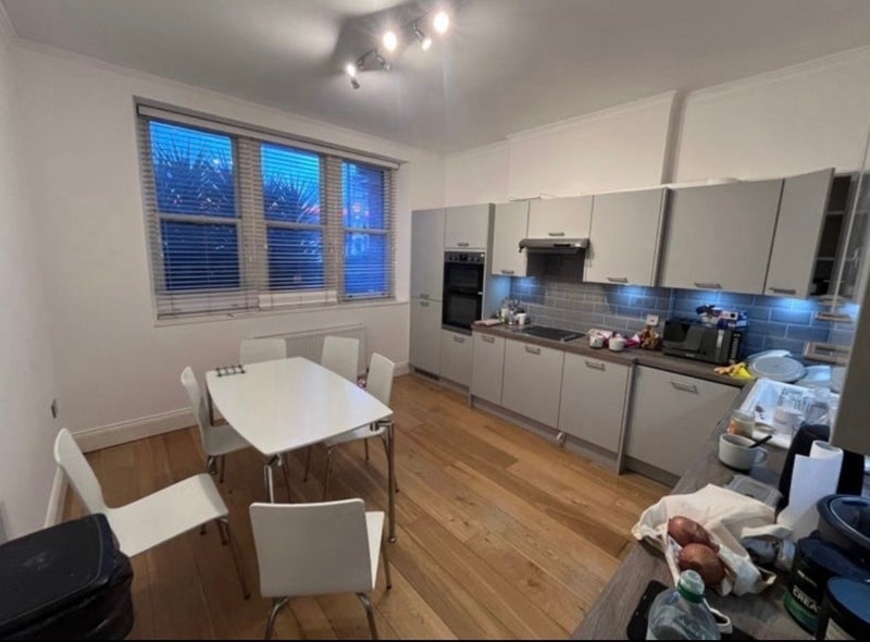 Flat Ashburnham Road in Greater London