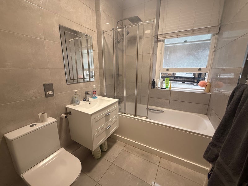 Flat Ashburnham Road in Greater London