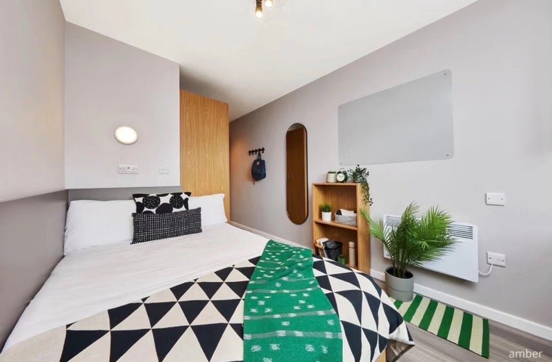 Room Jennens Road in Birmingham