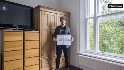 Room High Road in Greater London